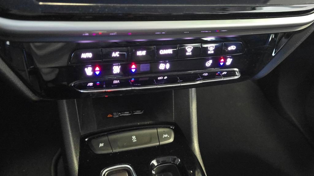 Certified 2022 Chevrolet Bolt EUV LT w/ Convenience Package image 8