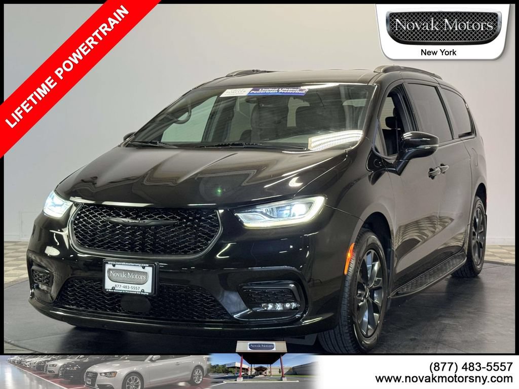 Used 2021 Chrysler Pacifica Touring-L w/ S Appearance Package AWD/4WD image 4