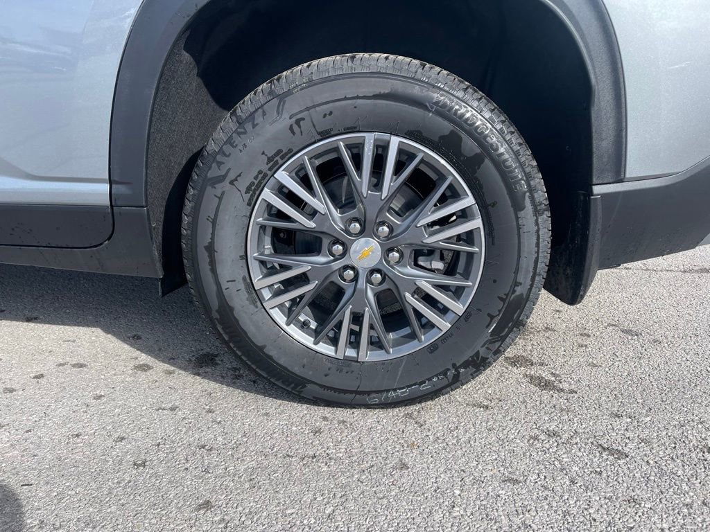 Used 2025 Chevrolet Traverse LT w/ LPO, Floor Liner Package AWD/4WD image 10