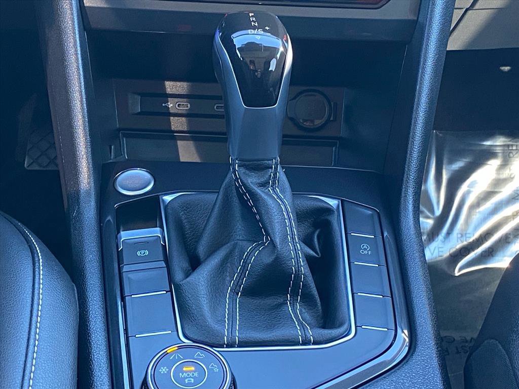 Certified 2022 Volkswagen Tiguan SE image 9