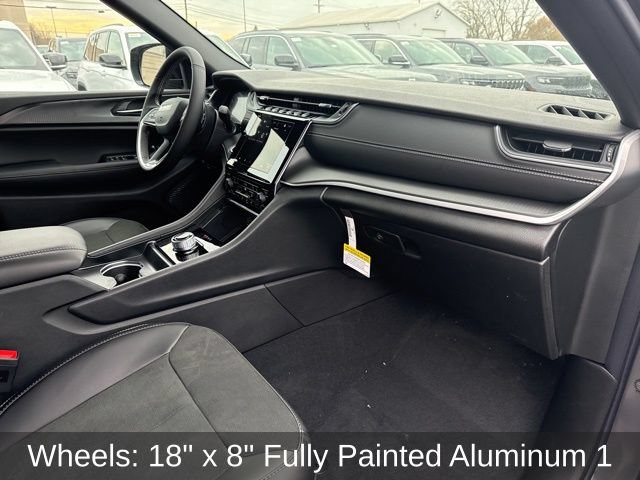 Used 2025 Jeep Grand Cherokee Altitude AWD/4WD image 33