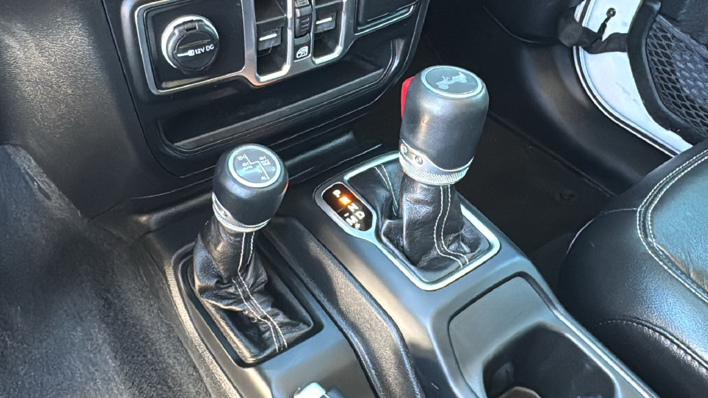 Used 2023 Jeep Wrangler Unlimited Sahara AWD/4WD image 29