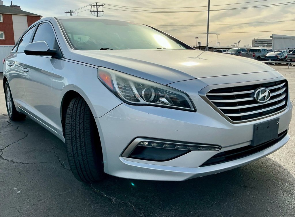 Used 2015 Hyundai Sonata SE image 3