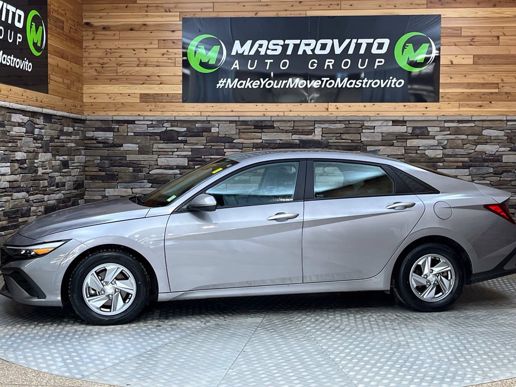 Certified 2024 Hyundai Elantra SE FWD image 9