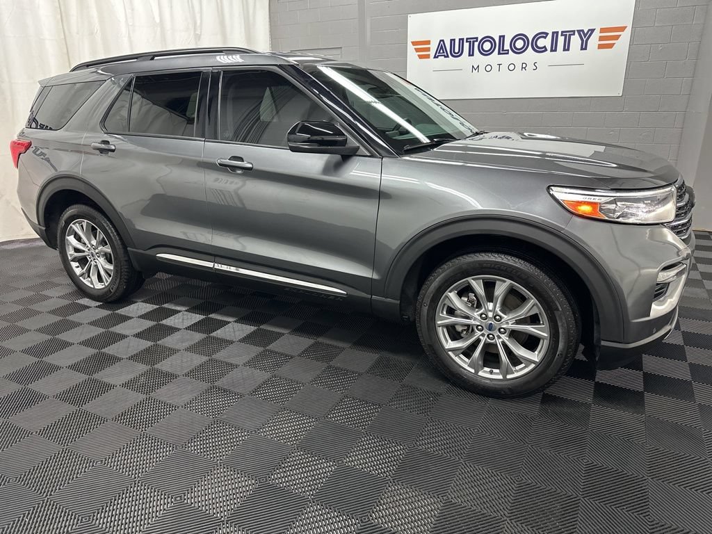 Used 2024 Ford Explorer XLT w/ Equipment Group 202A AWD/4WD image 2