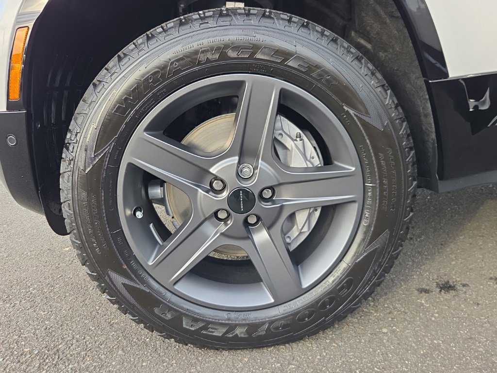 New 2026 Land Rover Defender 110 X-Dynamic SE image 28