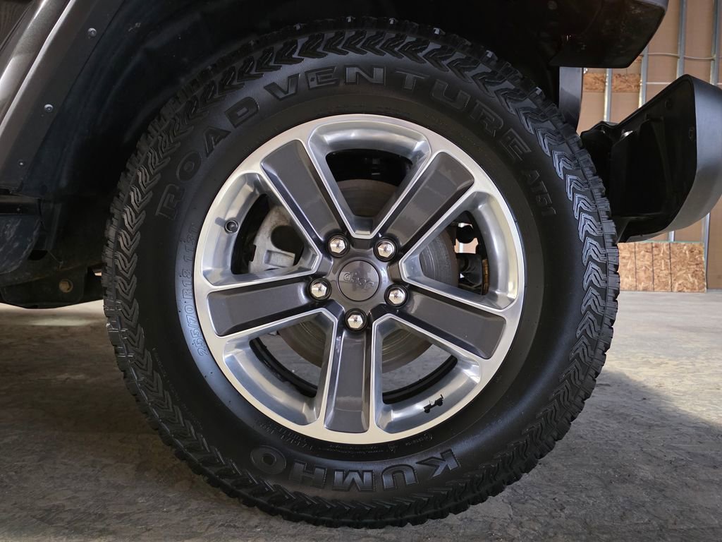 Used 2021 Jeep Wrangler Unlimited Sahara AWD/4WD image 26