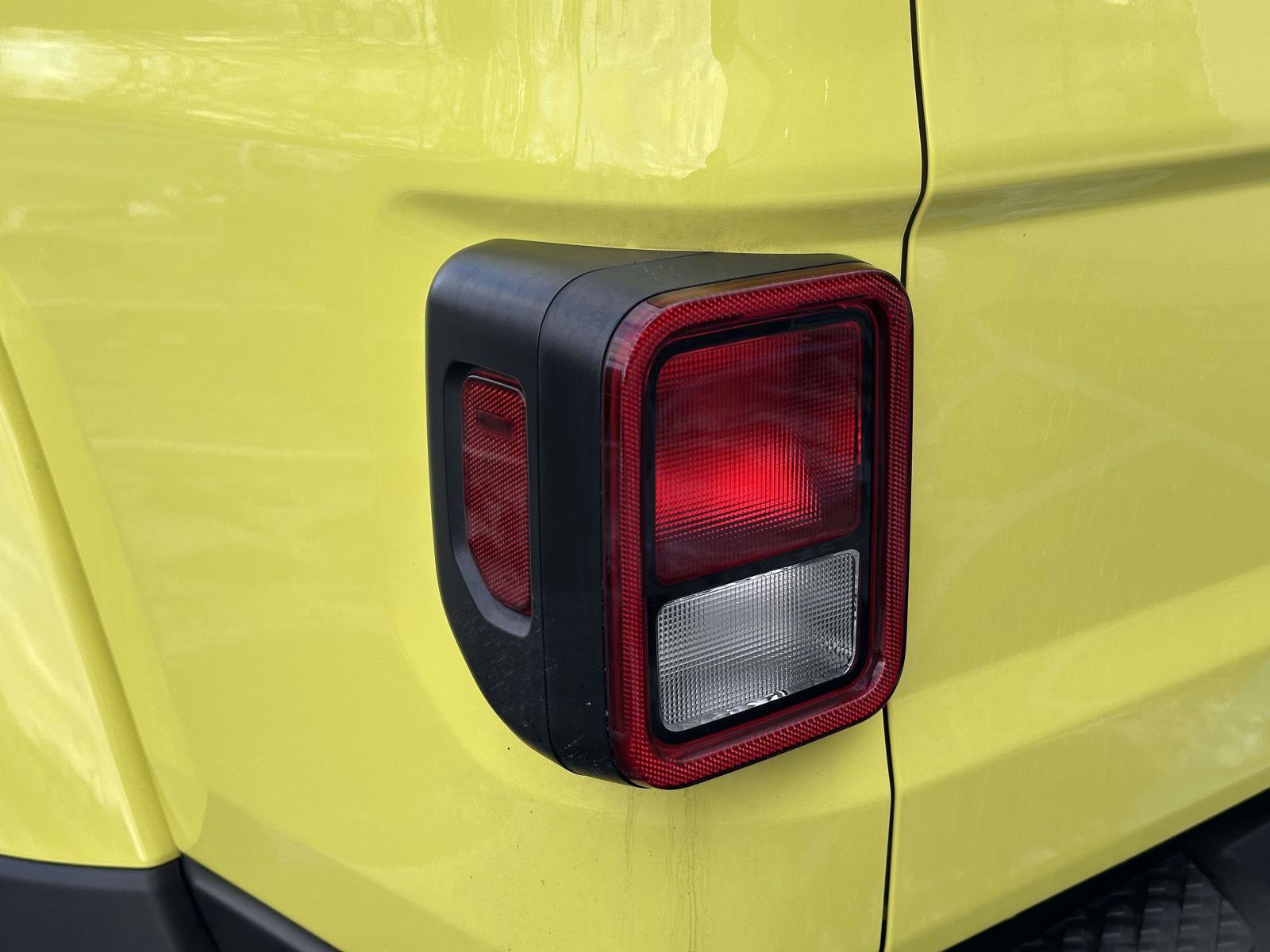 Used 2024 Jeep Gladiator Sport image 10