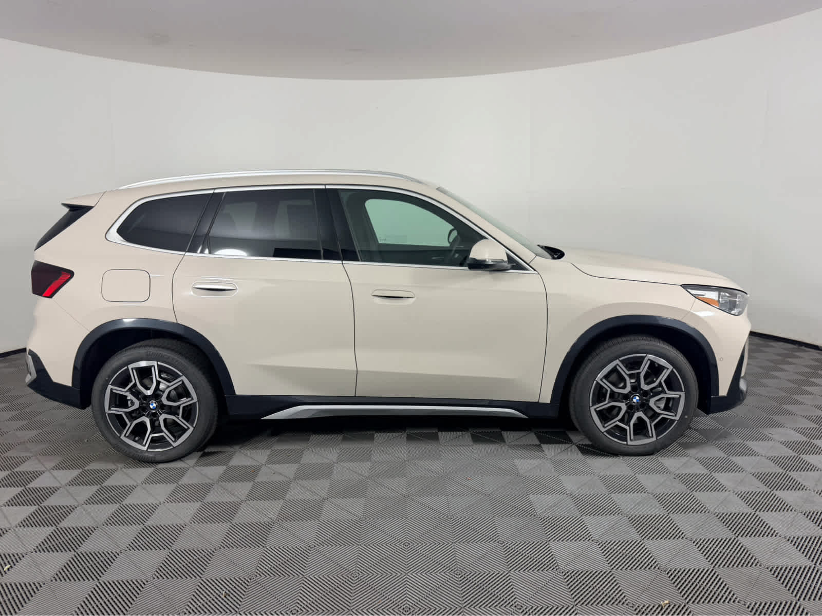 New 2026 BMW X1 xDrive28i w/ Technology Package AWD/4WD image 2