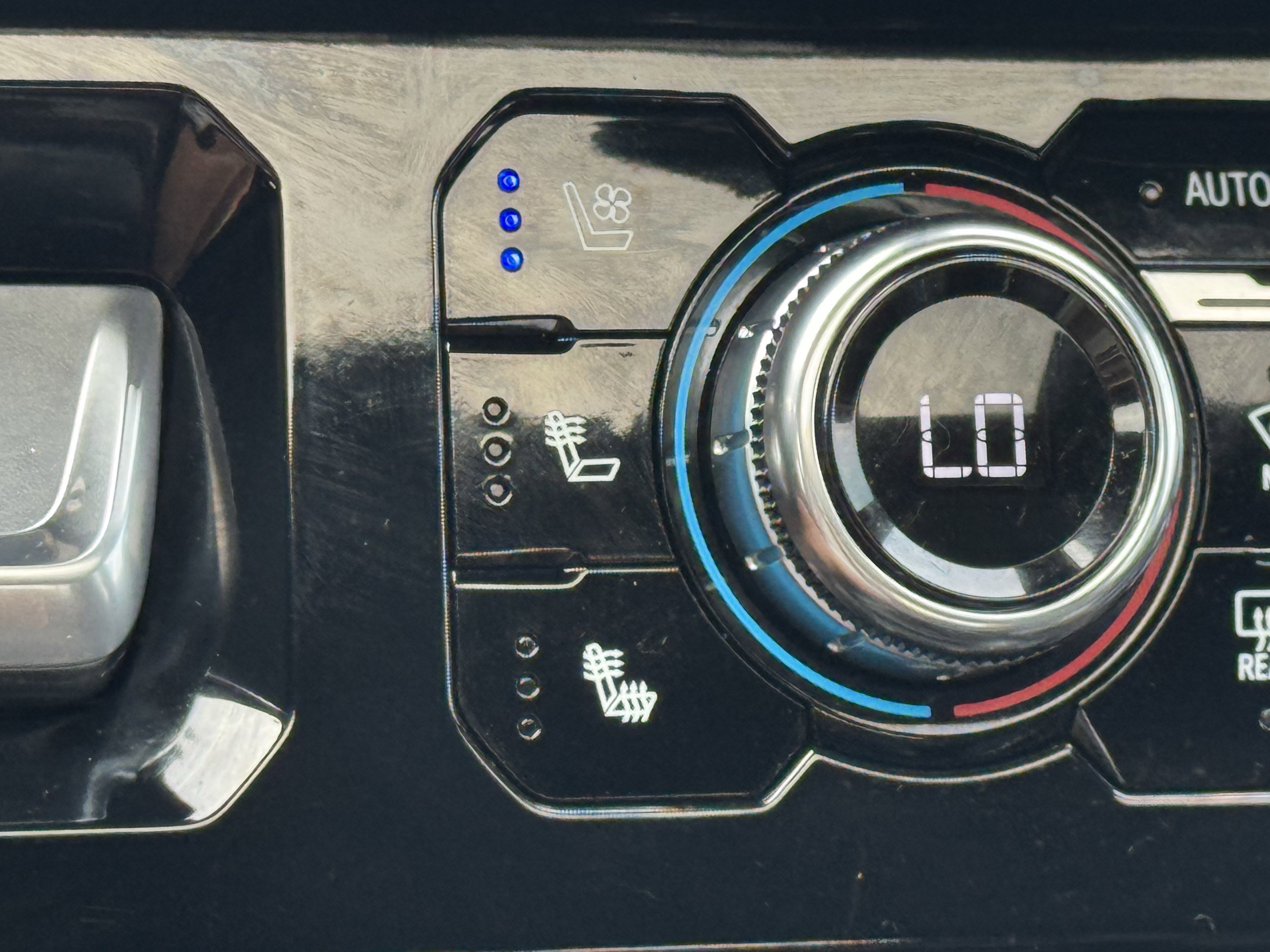 Used 2025 GMC Sierra 1500 AT4 w/ AT4 Premium Package image 22