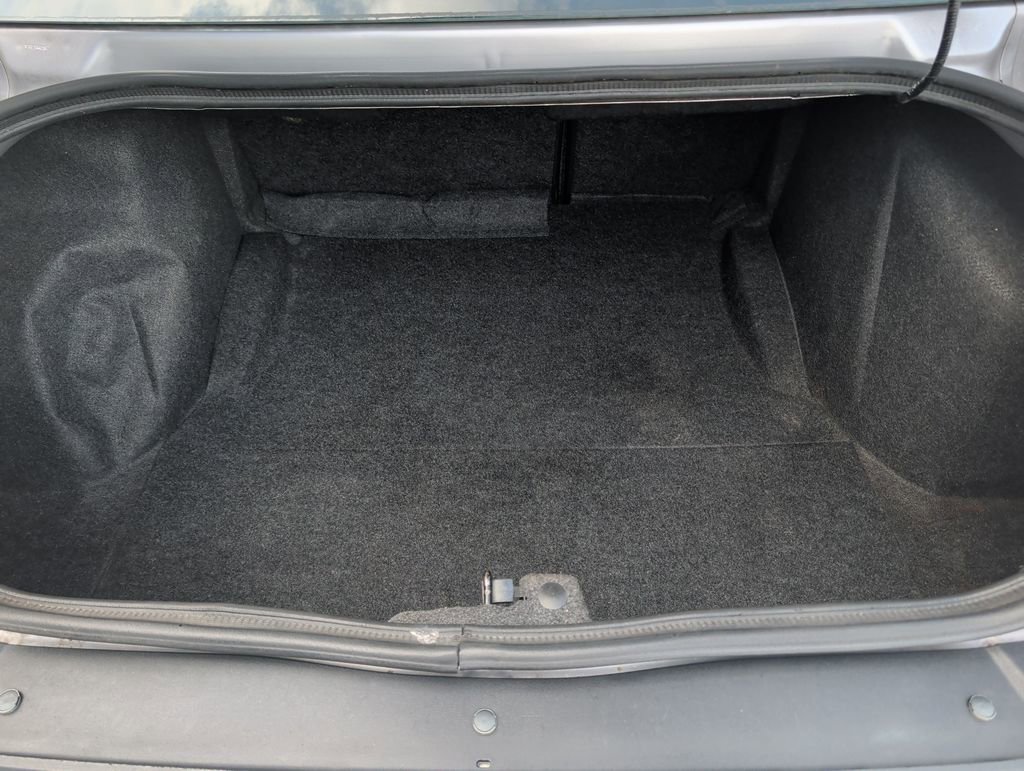 Used 2014 Dodge Challenger SXT image 18