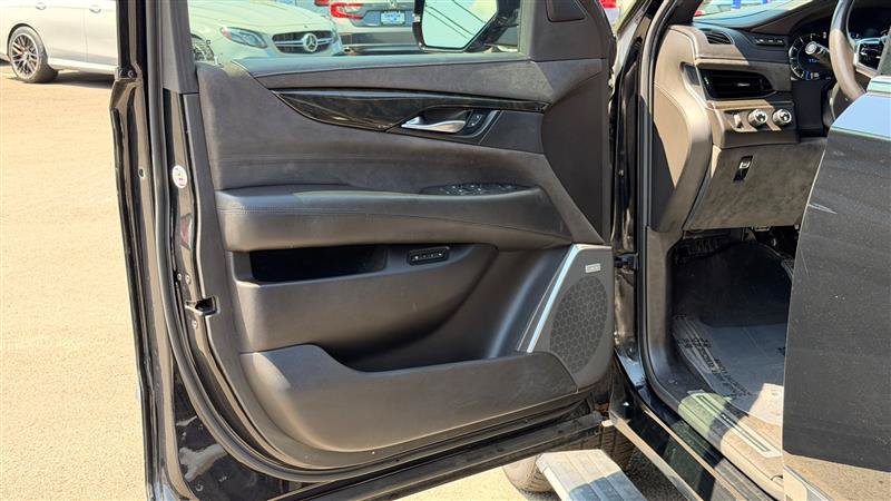 Used 2017 Cadillac Escalade Platinum AWD/4WD image 21