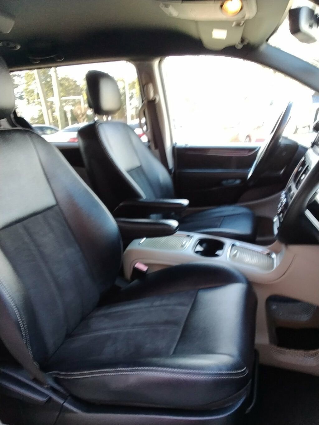 Used 2019 Dodge Grand Caravan SXT image 15