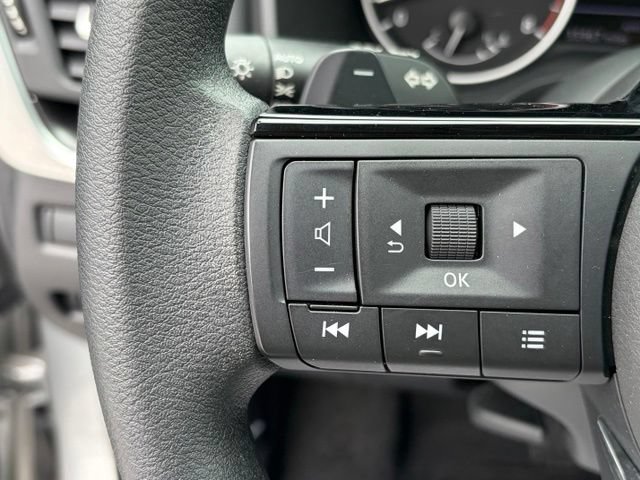 Used 2023 Nissan Rogue SV AWD/4WD image 17