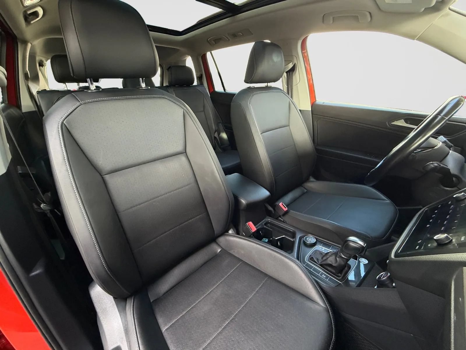 Used 2019 Volkswagen Tiguan SE w/ Panoramic Sunroof Package AWD/4WD image 23