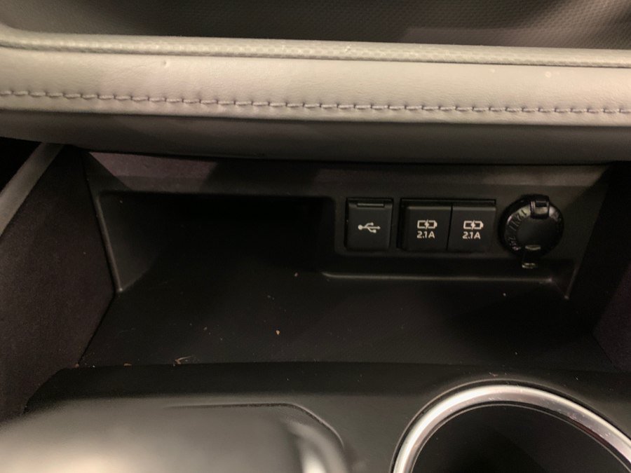 Used 2021 Toyota Highlander XLE AWD/4WD image 35
