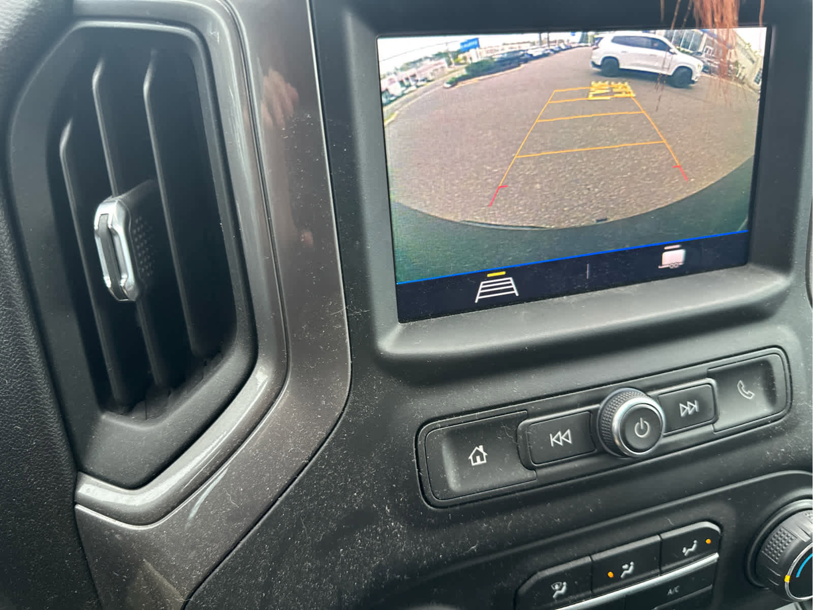 Used 2020 Chevrolet Silverado 1500 Custom w/ Custom Value Package AWD/4WD image 9