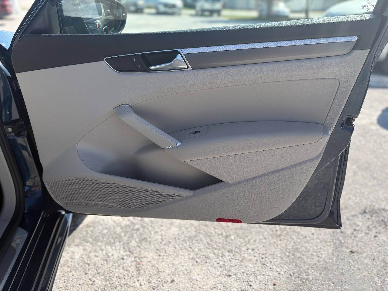 Used 2018 Volkswagen Passat 2.0T R-Line FWD image 17