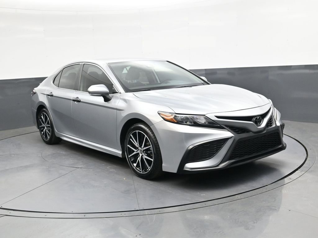 Used 2023 Toyota Camry SE FWD image 2