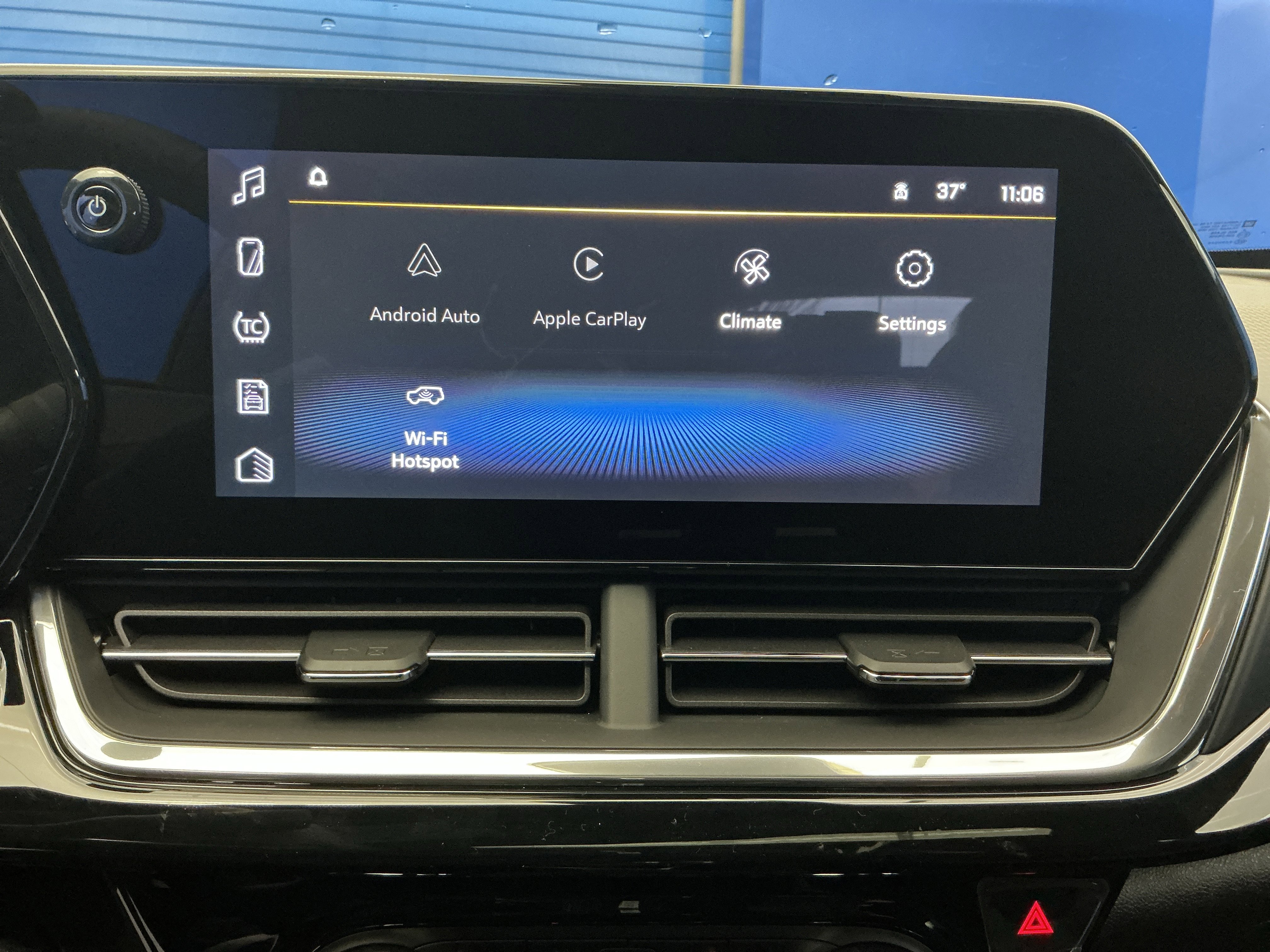 Used 2026 Chevrolet Trax RS w/ Sunroof Package FWD image 19