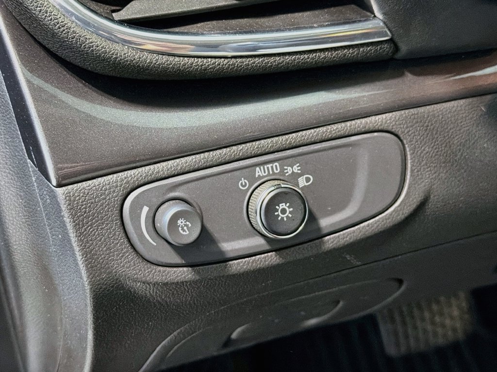 Used 2020 Buick Encore Preferred FWD image 9