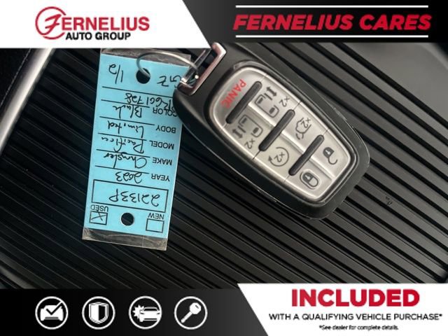 Used 2023 Chrysler Pacifica Limited FWD image 52