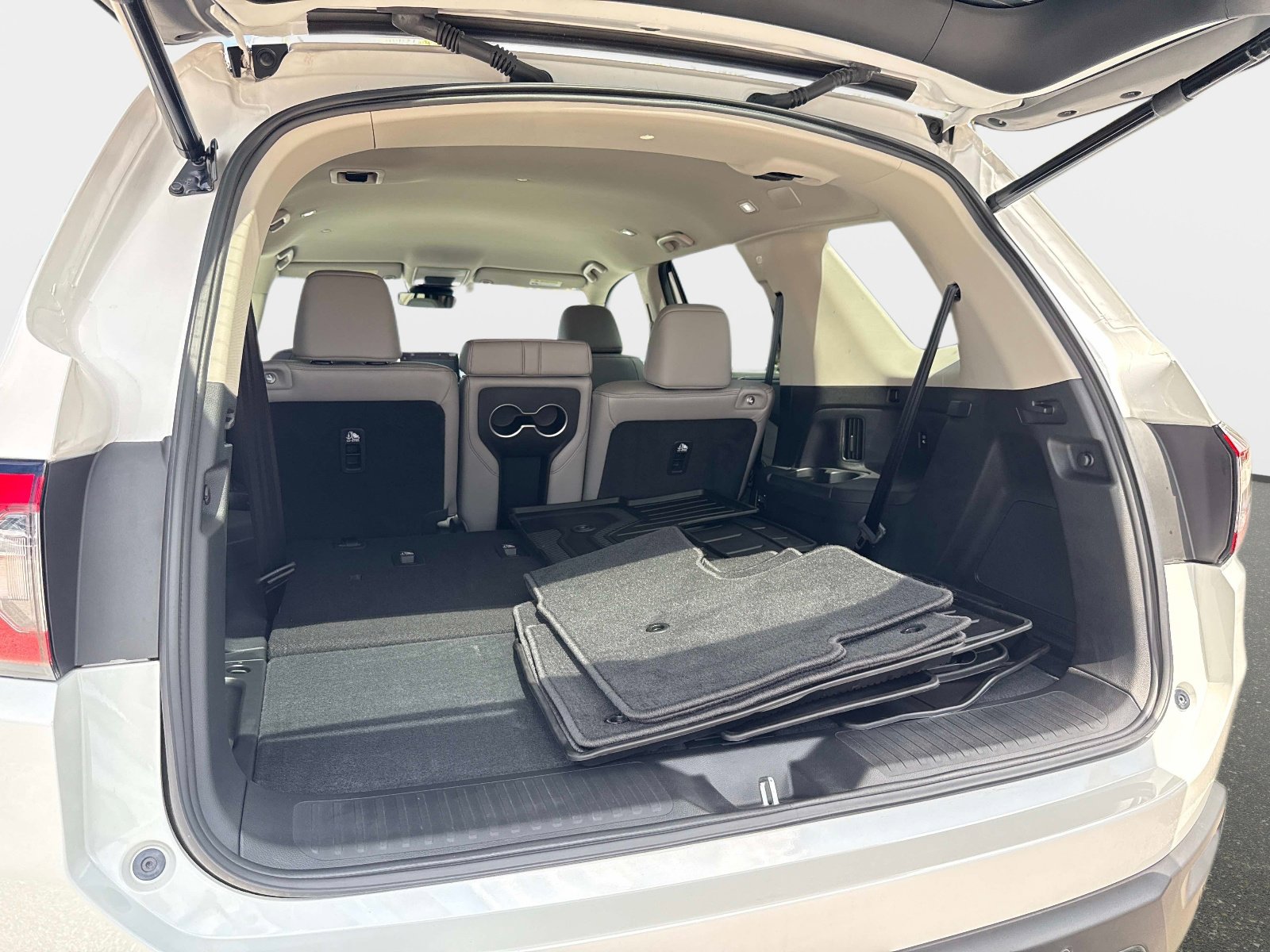Used 2025 Honda Pilot EX-L image 9