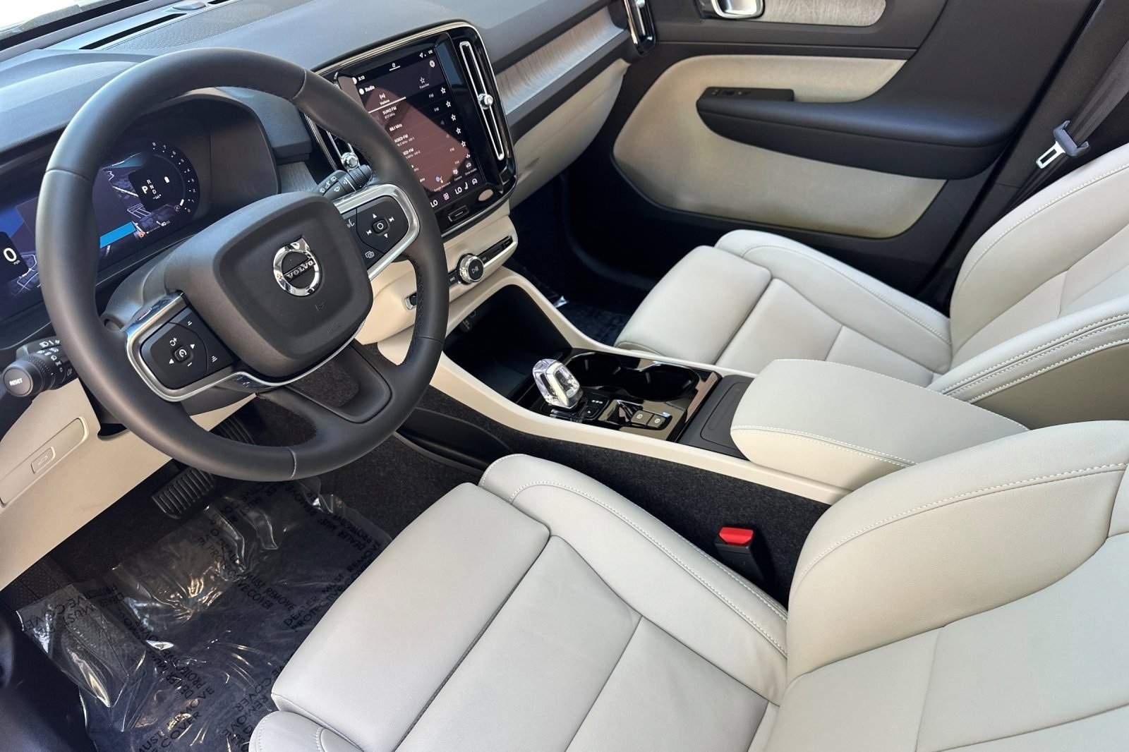 New 2026 Volvo XC40 B5 Plus w/ Protection Package Premier image 13