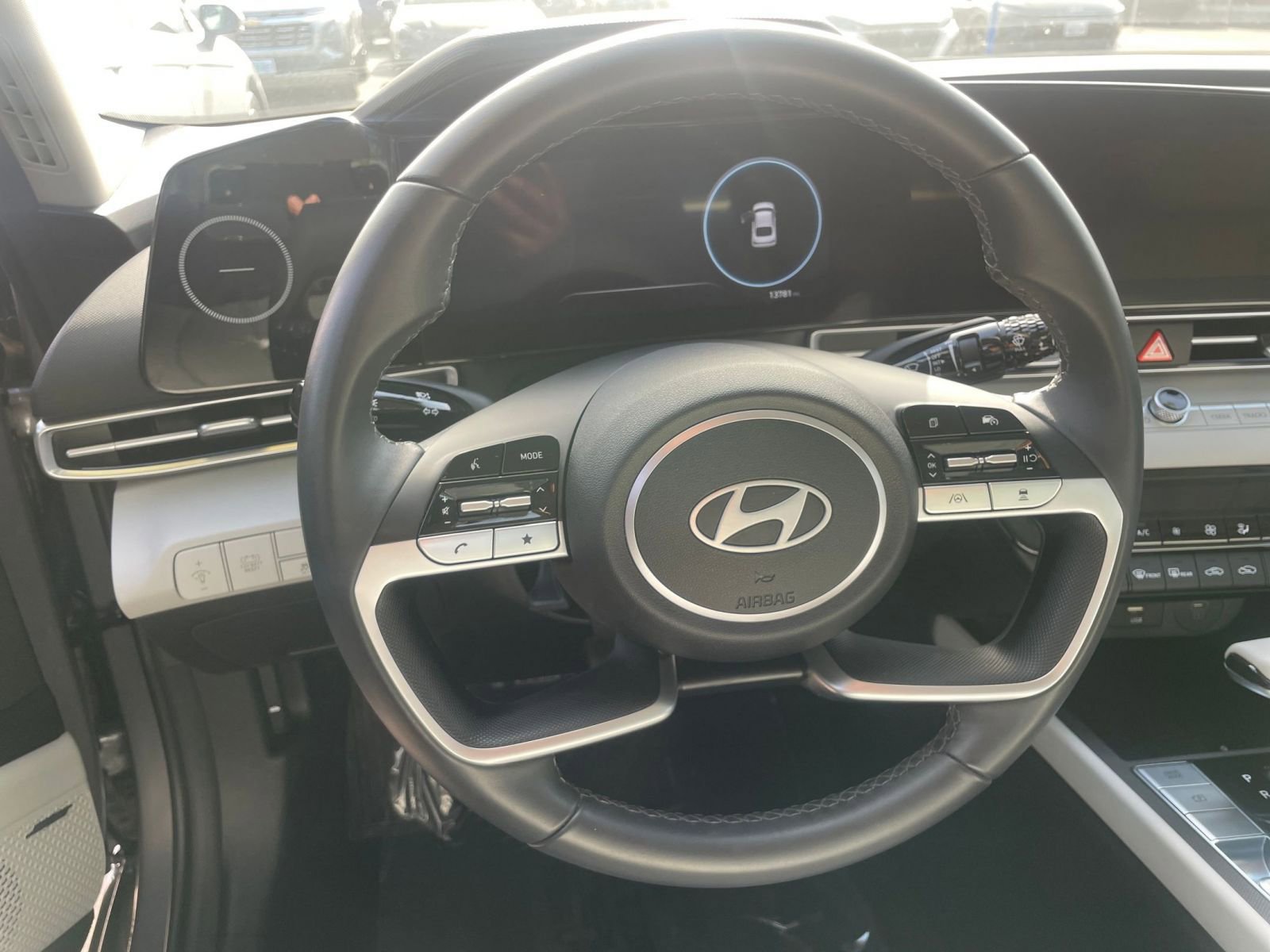 Used 2025 Hyundai Elantra Limited image 28