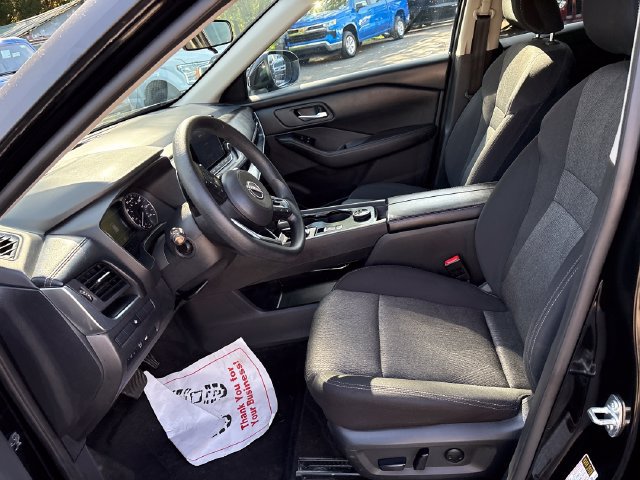 Used 2024 Nissan Rogue SV AWD/4WD image 8