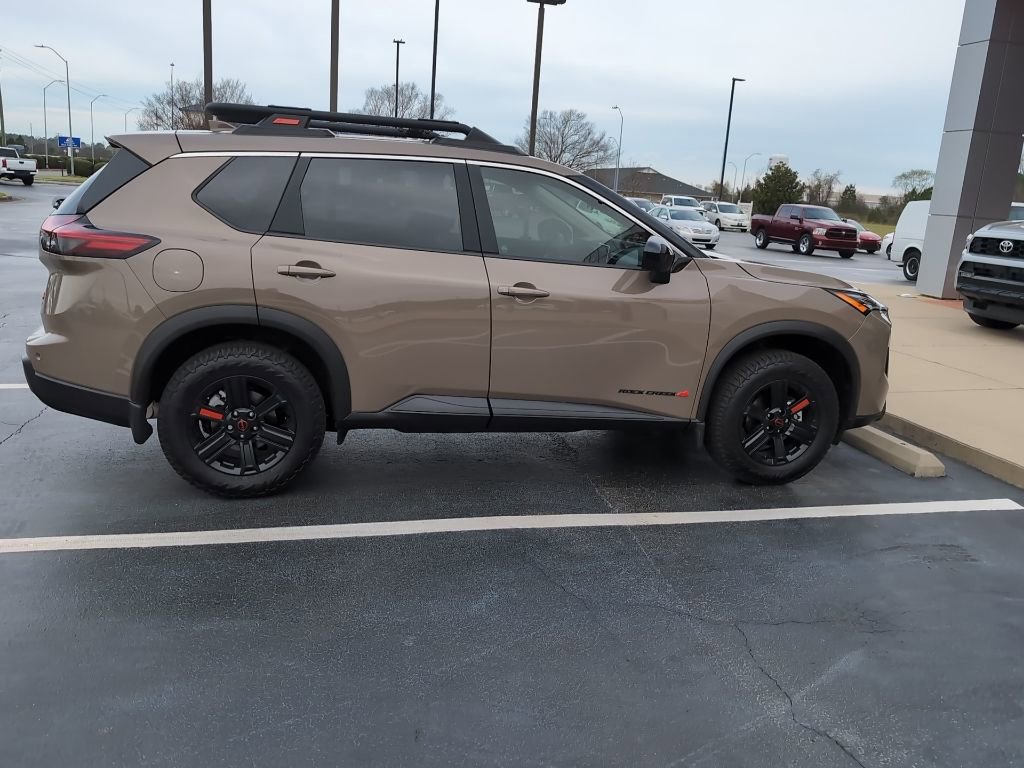 Used 2025 Nissan Rogue SV image 5