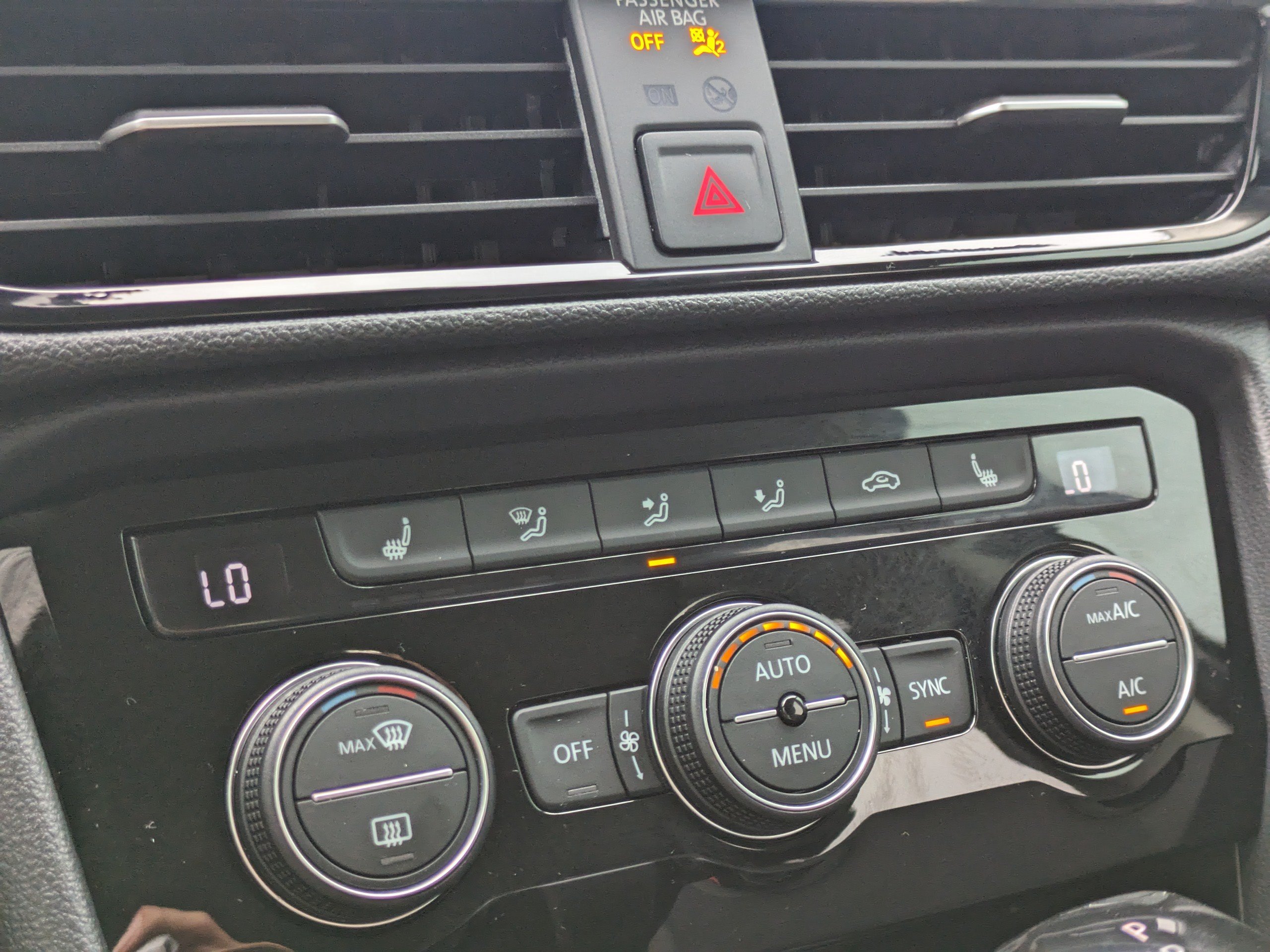 Certified 2024 Volkswagen Taos SE FWD image 29