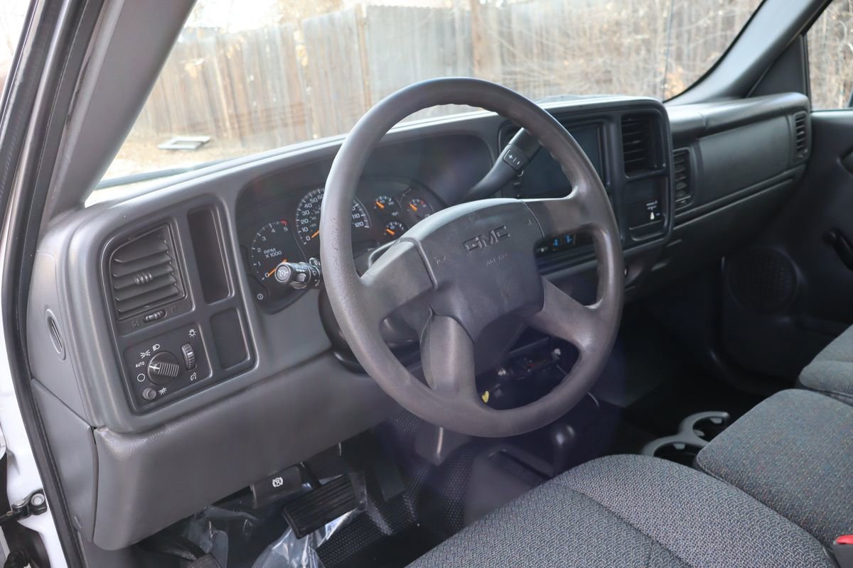 Used 2007 GMC Sierra 3500 W/T w/ Heavy-Duty Power Package image 15