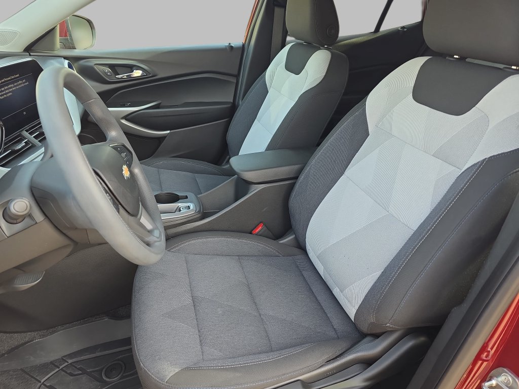 Used 2024 Chevrolet Trax LS w/ LS Convenience Package FWD image 15