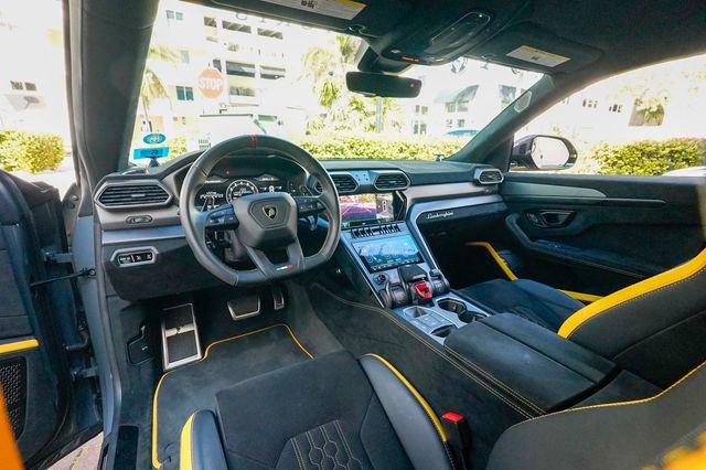 Used 2023 Lamborghini Urus Performante image 3