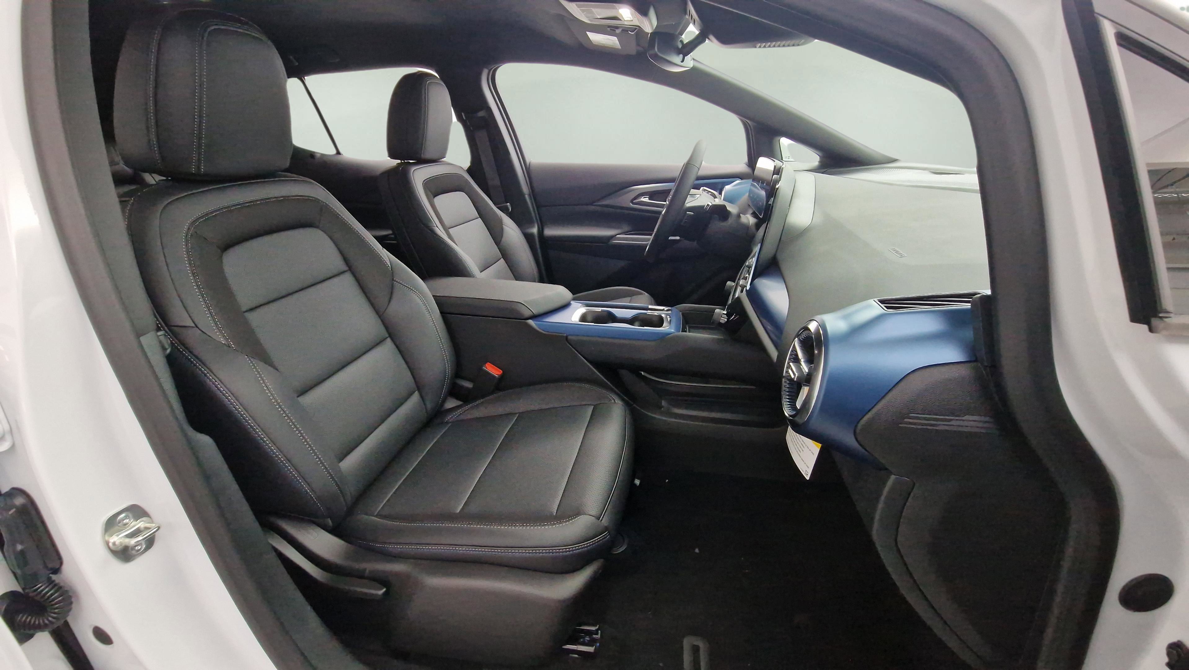 New 2026 Chevrolet Equinox EV LT image 27