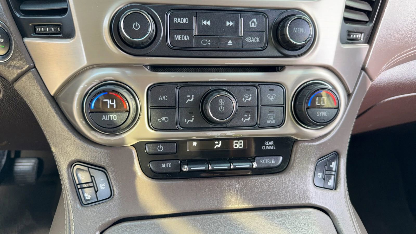 Used 2016 GMC Yukon XL Denali image 24