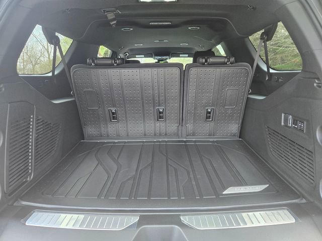 New 2026 Chevrolet Suburban RST w/ Comfort Package AWD/4WD image 5