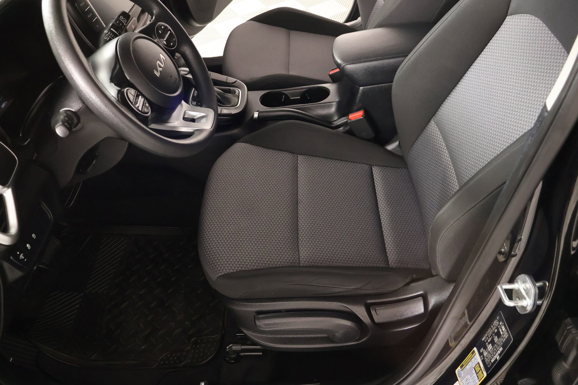 Used 2023 Kia Soul LX w/ LX Technology Package FWD image 10