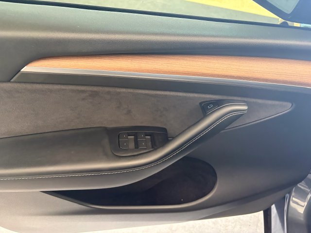Used 2022 Tesla Model Y Performance AWD/4WD image 13