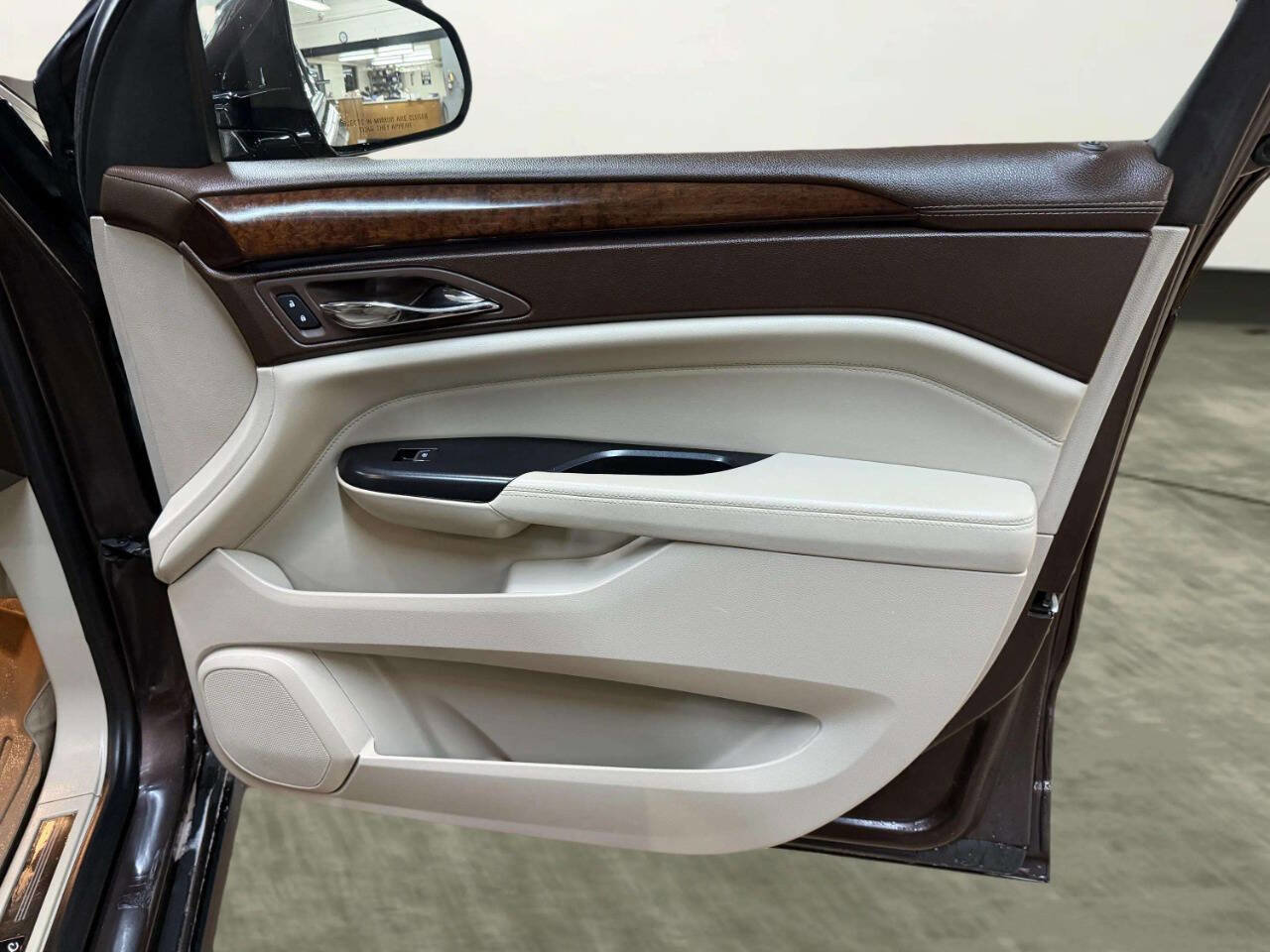 Used 2015 Cadillac SRX Luxury w/ Driver Awareness Package image 29