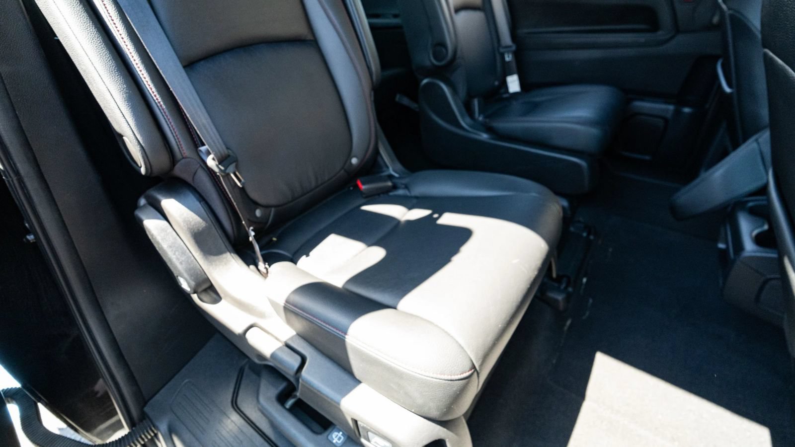 Used 2025 Honda Odyssey Sport-L image 18