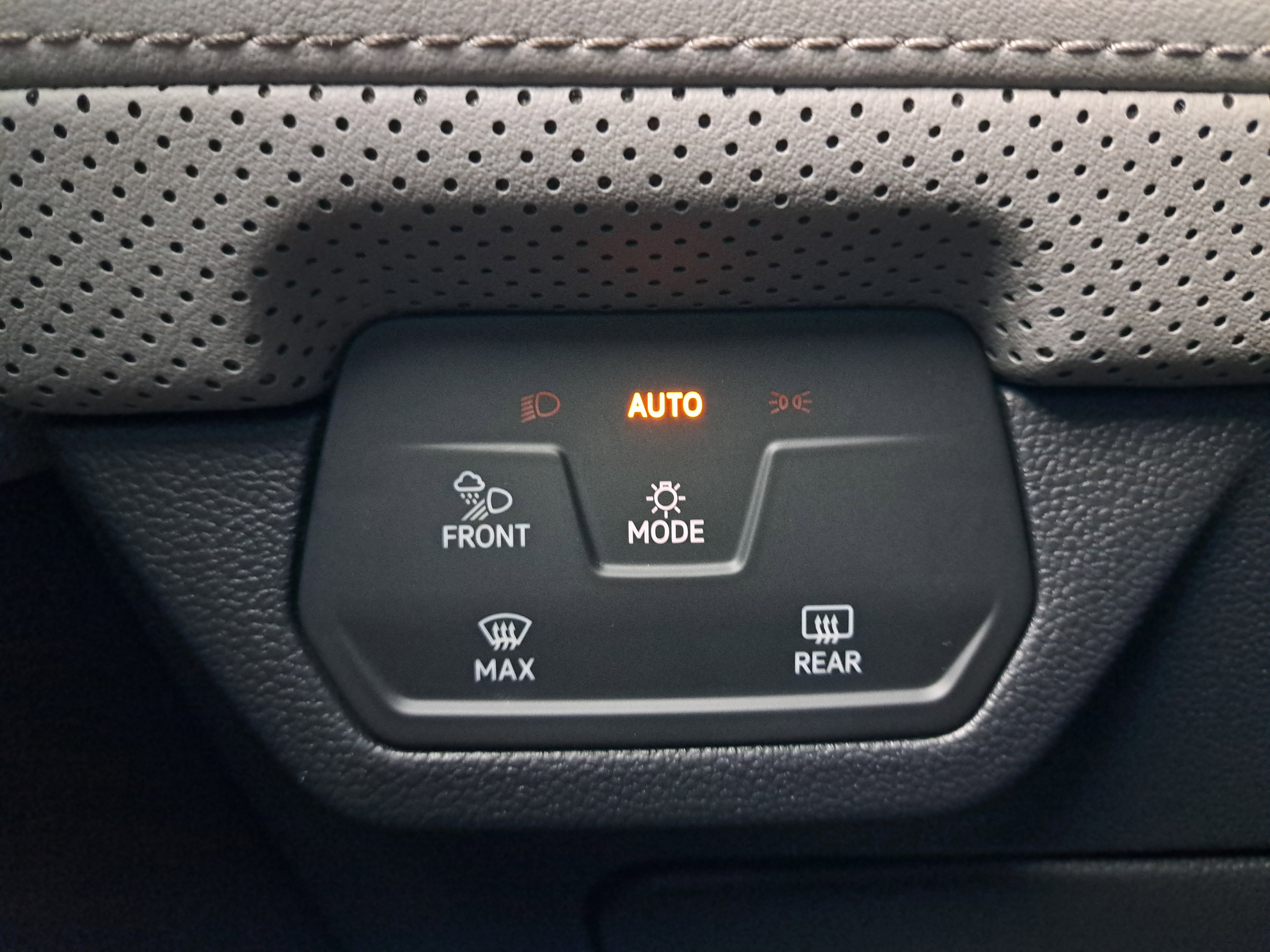 New 2025 Volkswagen Atlas Peak Edition SE image 24