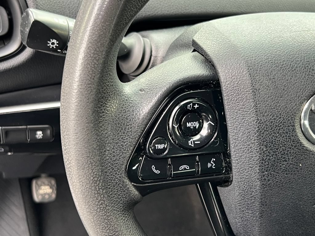 Used 2022 Toyota Prius L Eco FWD image 22