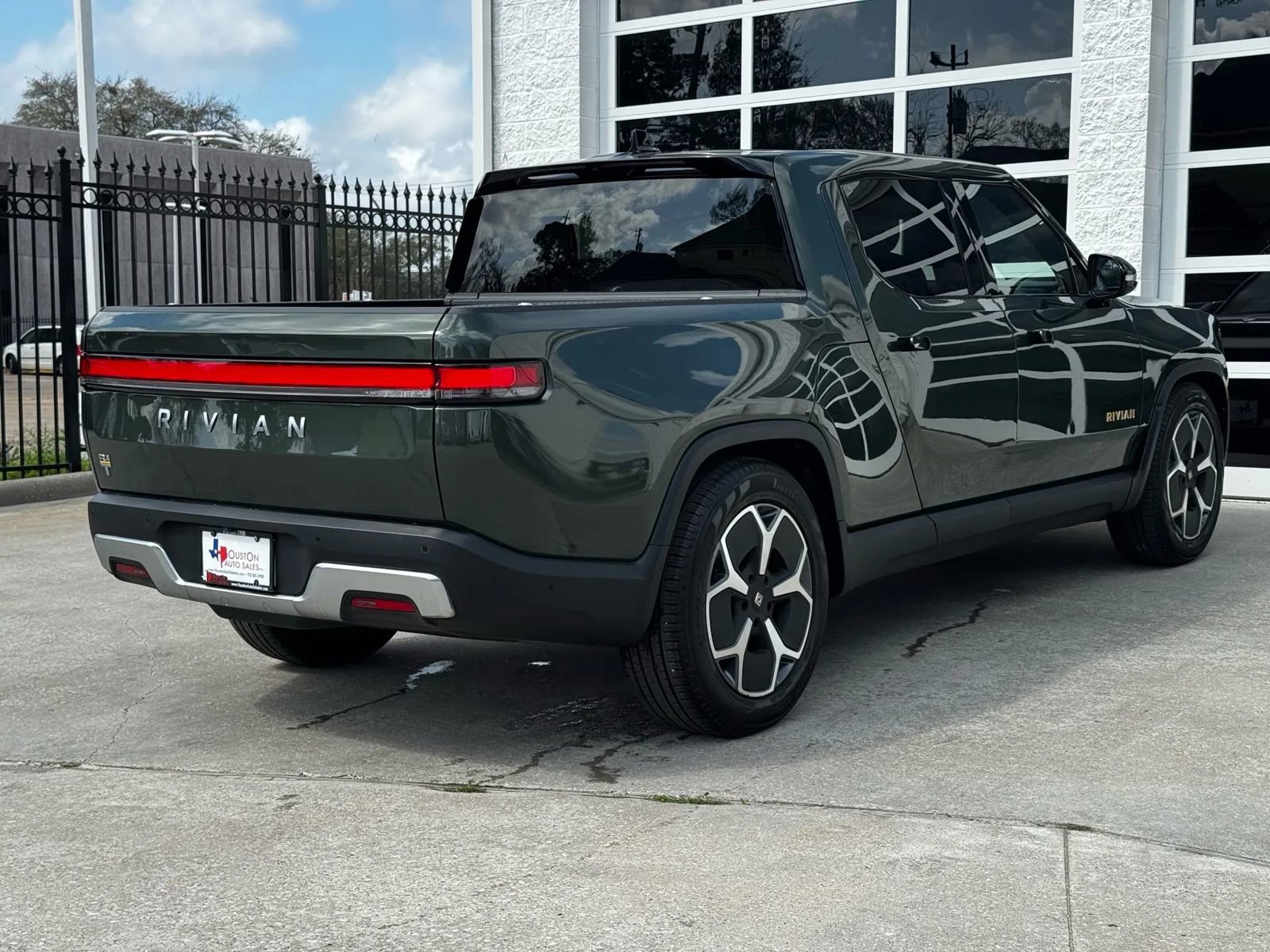 Used 2023 Rivian R1T Adventure image 10
