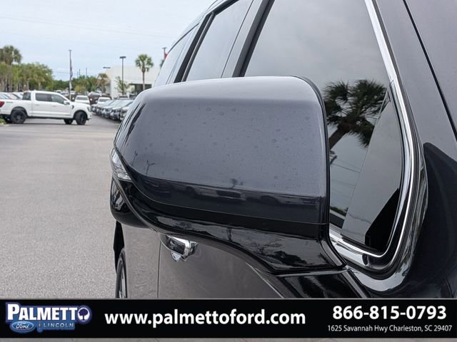 Used 2023 GMC Yukon Denali Ultimate image 10