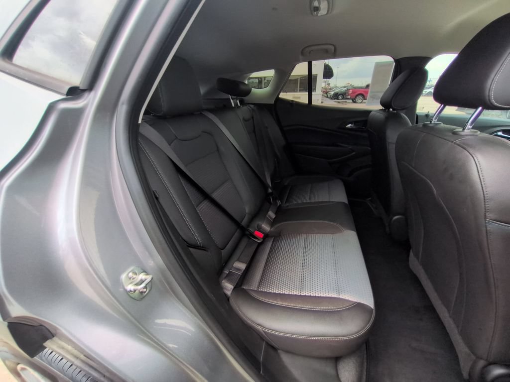 Used 2025 Chevrolet Trax LT w/ LT Convenience Package FWD image 29