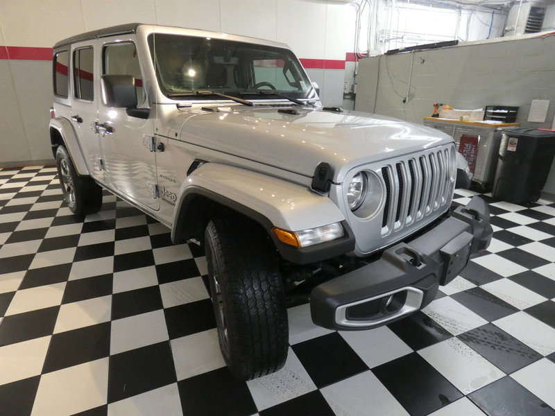 Used 2022 Jeep Wrangler Unlimited Sahara w/ Cold Weather Group AWD/4WD image 3