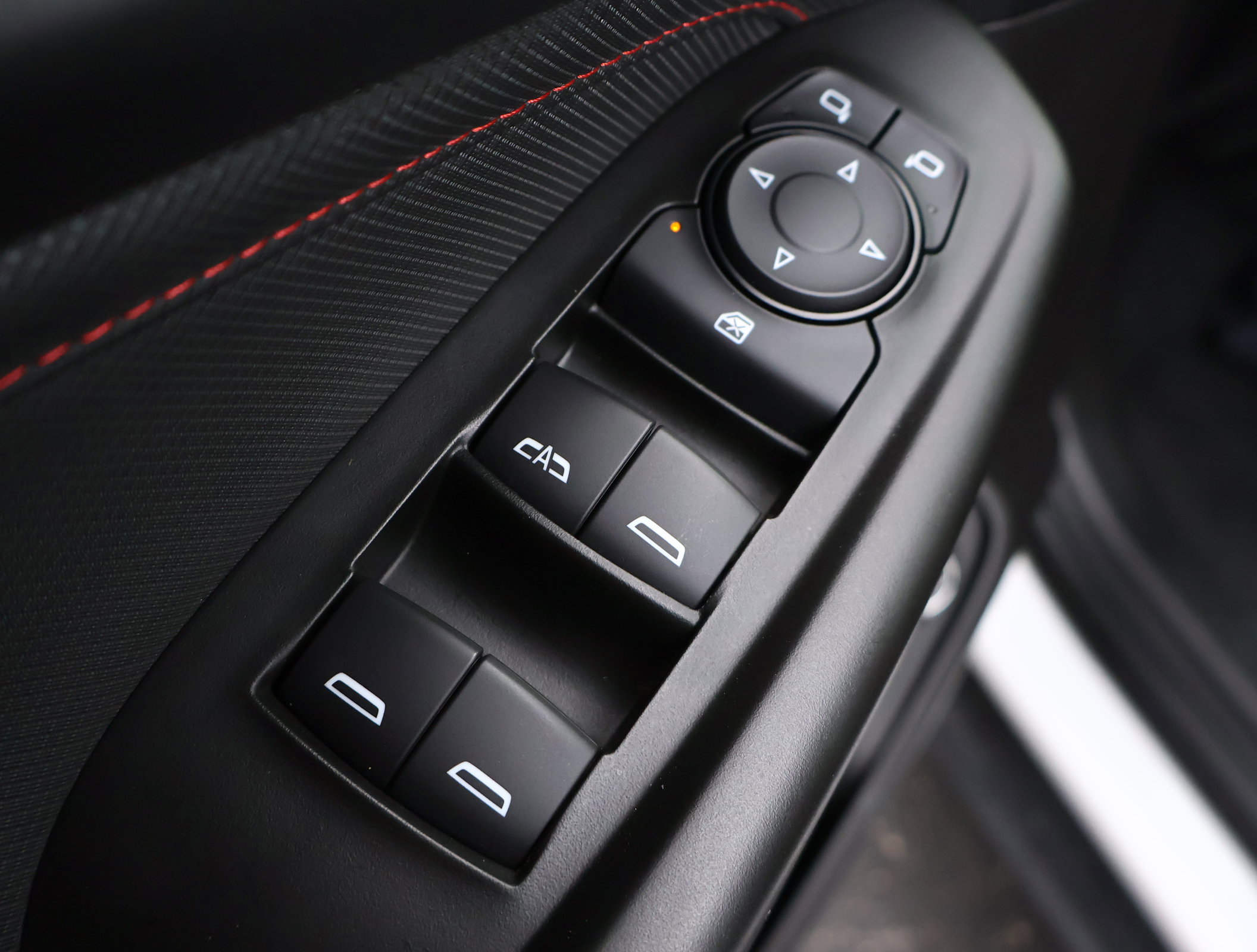 Certified 2025 Chevrolet TrailBlazer RS w/ Convenience Package image 8