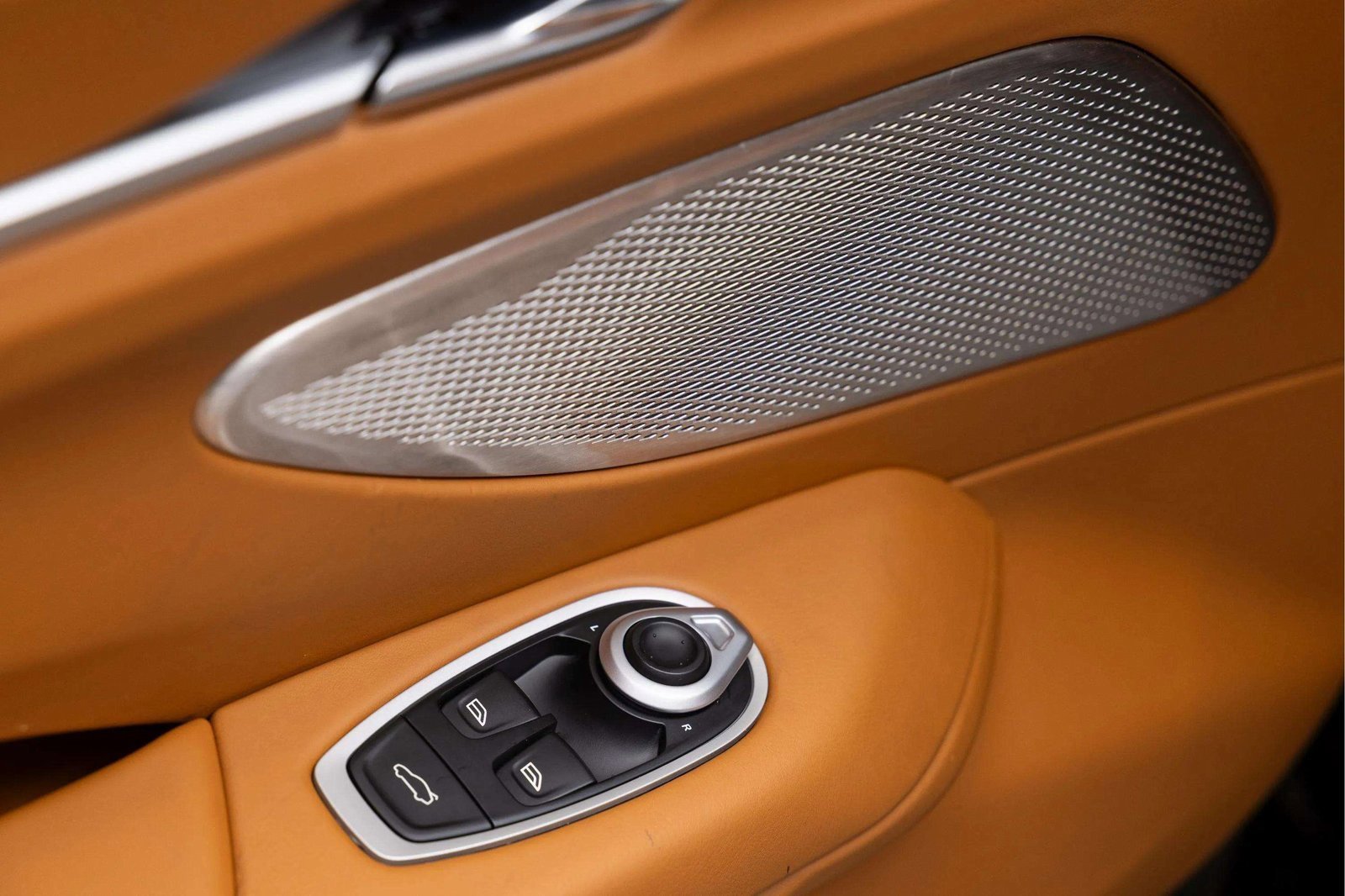 New 2026 Aston Martin V8 Vantage Roadster image 23